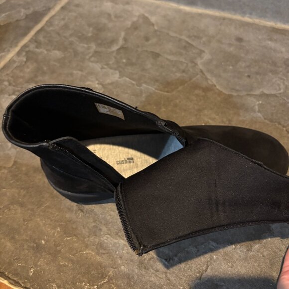 Clarks Cloudsteppers Women’s 7 Black Ankle Boots Soft Cushion Zip Comfort Shoes - Picture 12 of 13